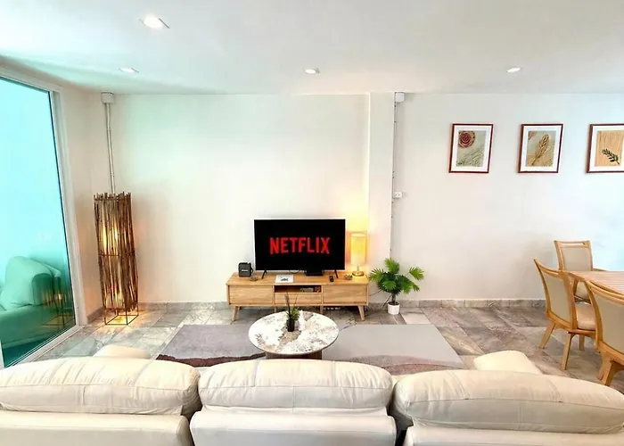 5br Sleeps 10 Pool 2minbts Rooftop Free Airport Pickup 度假居 *